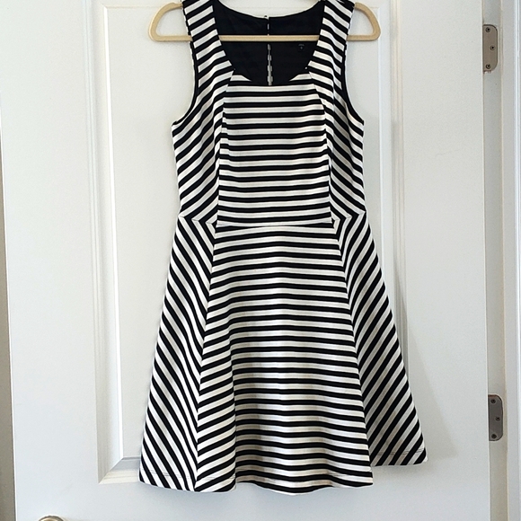 Express Dresses & Skirts - Express Women's Black/White Stripe Sleeveless Aline Dress Size M